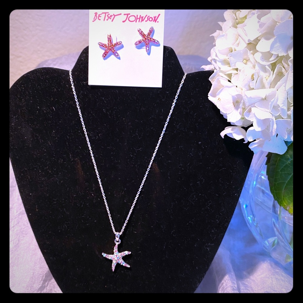 Starfish necklace and earrings.